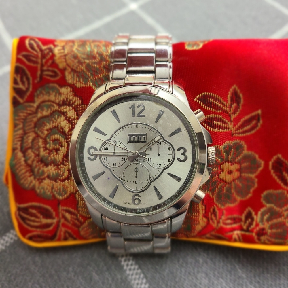 Men's MN Quartz Watch/Wristwatch, Singapore Movement, NWOT